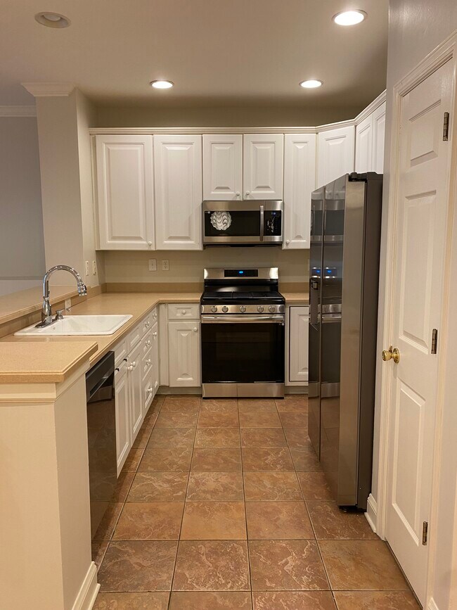 Kitchen - 258 Riverwalk Way