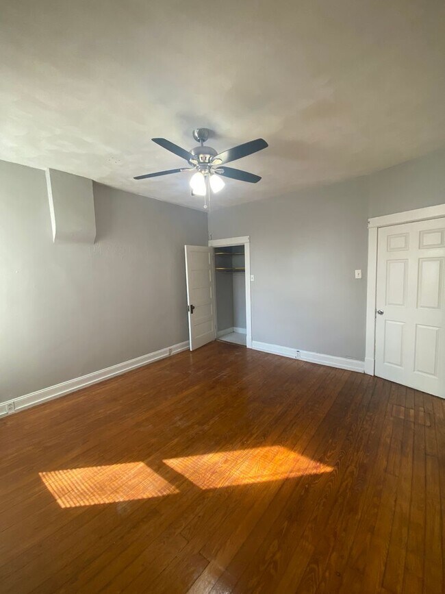 Building Photo - Two Bed/1Bath House