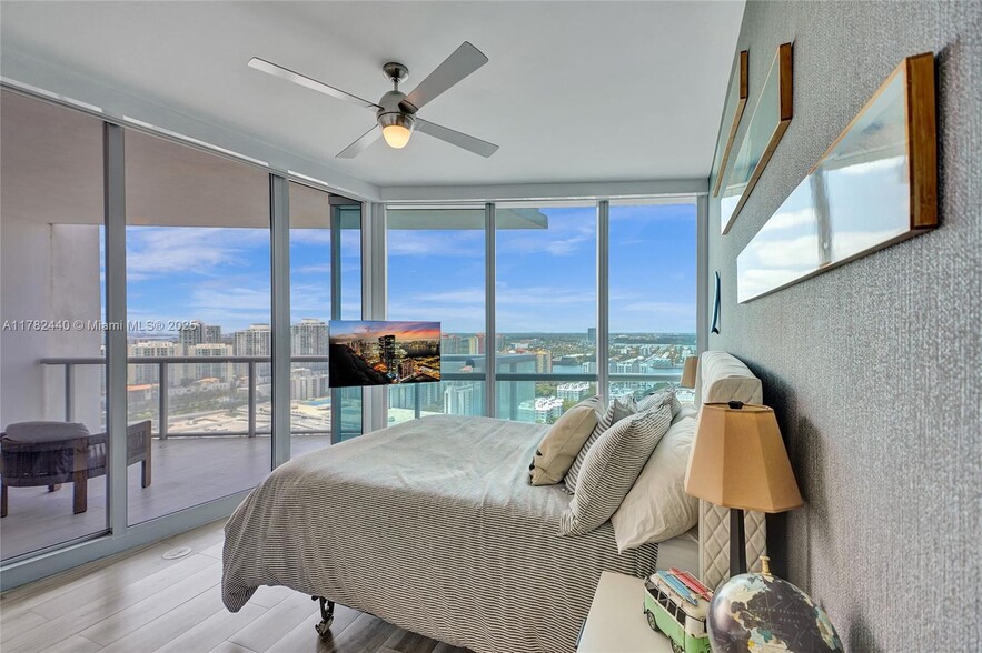 Building Photo - 17121 Collins Ave
