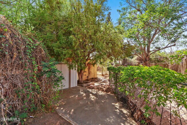 Building Photo - 2709 N Florence St