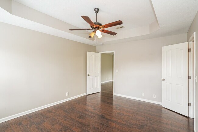 Building Photo - 601 Niagra Ln