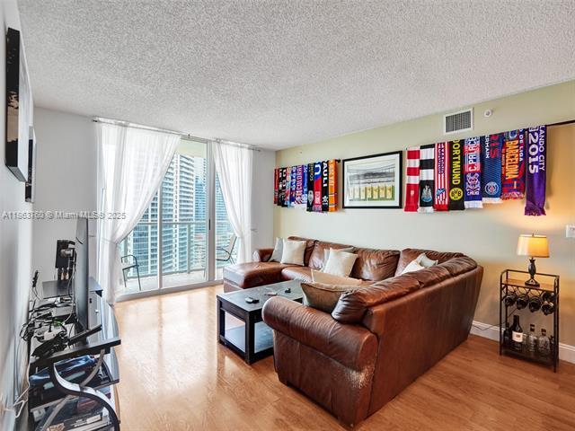 Building Photo - 1155 Brickell Bay Dr