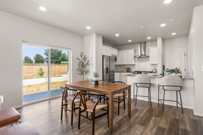 Building Photo - Start a Lease by 12/1 and Receive a $500 R...