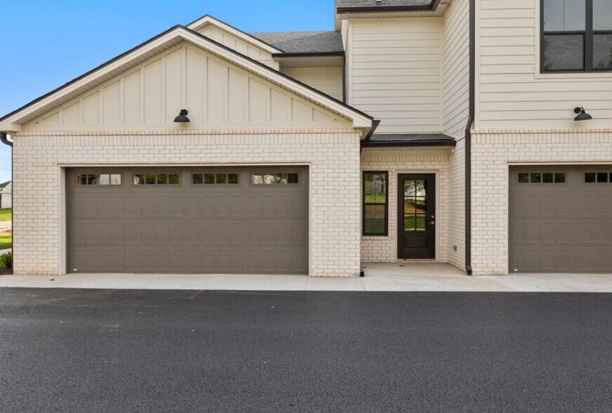 Building Photo - 512 Old Lovers Ln