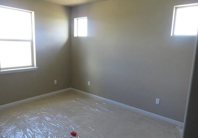 Building Photo - Large 5-Bed, 4-Bath Home in Kechter Farm Neighborhood - New Photos Coming Soon!