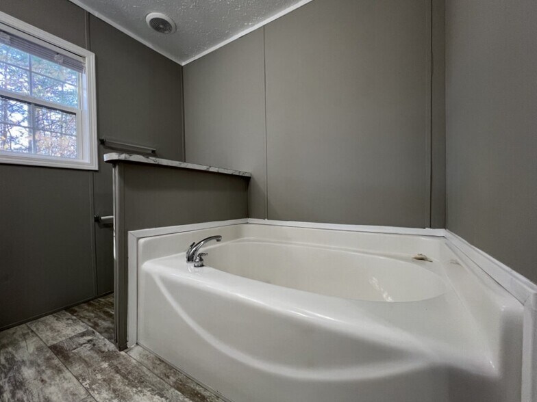 Building Photo - 300 Caseybrook Ct