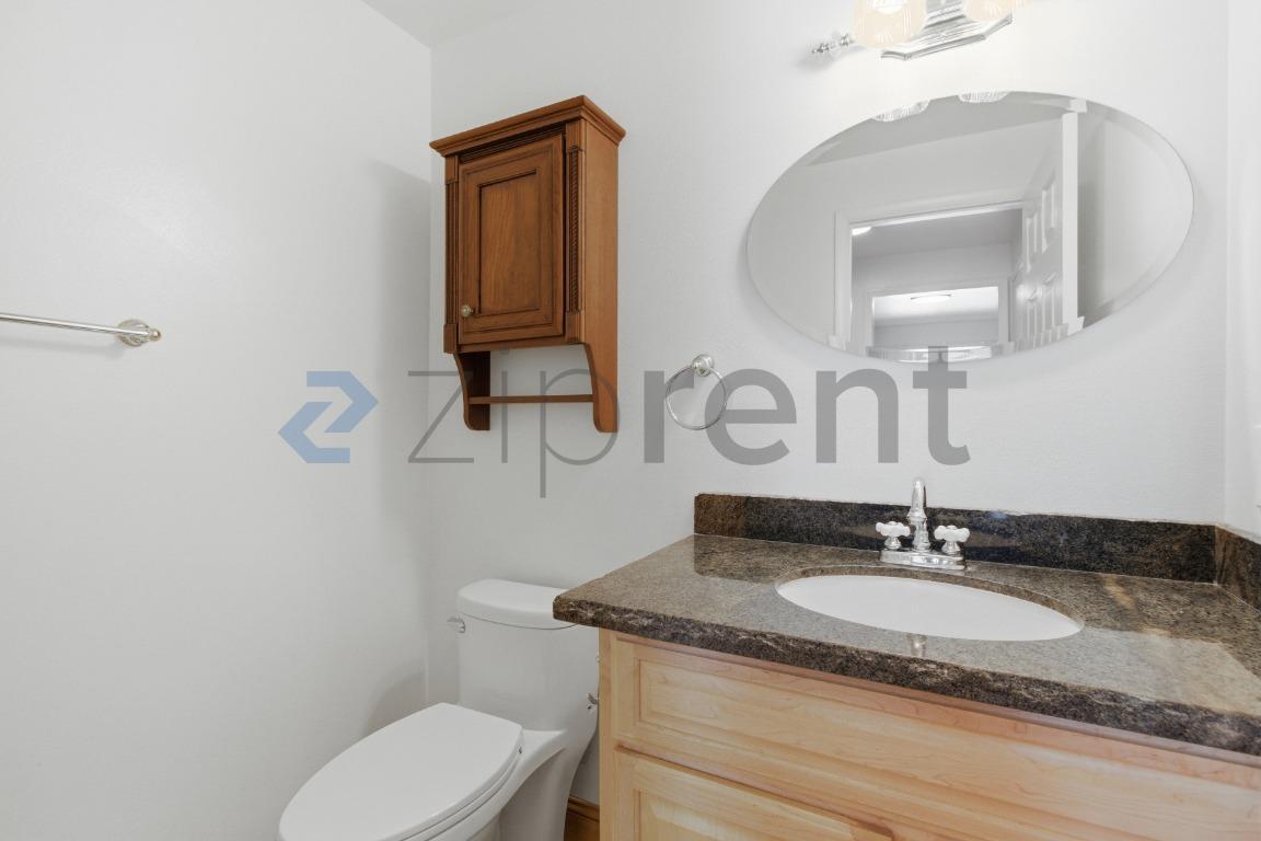 Building Photo - Unit