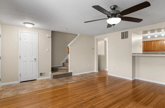 Building Photo - Well Kept Home in Private Court in Abingdon!