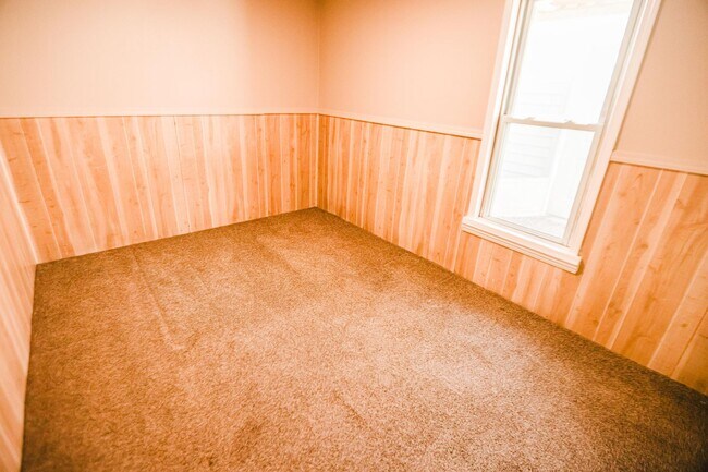 Building Photo - Well maintaned and clean two bedroom home for rent!