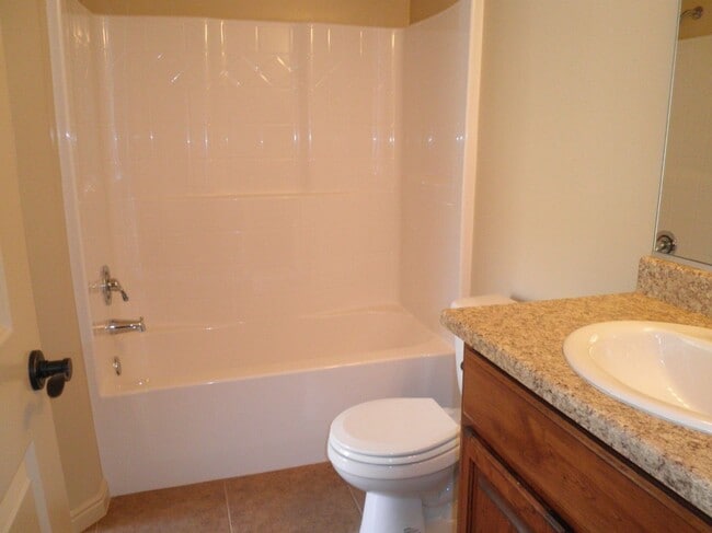 Building Photo - Gorgeous 3 Bedroom Townhome in St. George