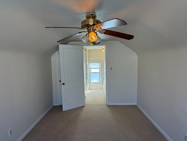 Building Photo - Move-In Ready 3 Bedroom, 2 Bathroom Home in Dearborn