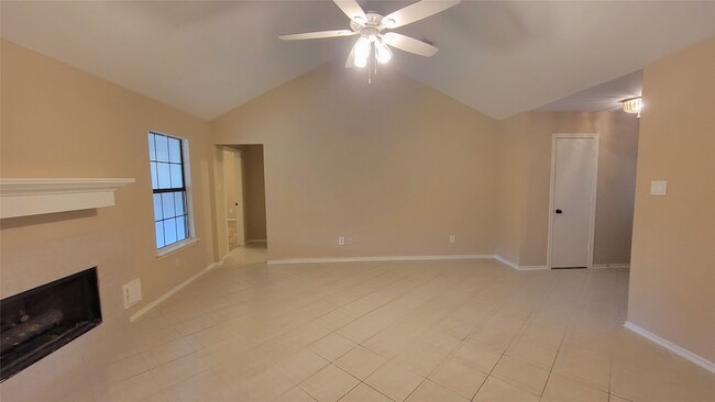 Building Photo - 3335 Lakeland Gardens Dr
