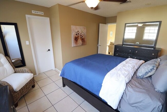 Building Photo - One bedroom apt 7 or 12 months furnish or unfurnished. Apartamento disponible amueblado o sin mue...