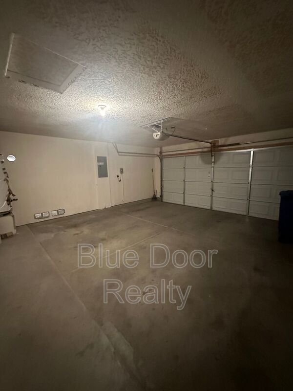 Building Photo - 8023 Sierra Altos Pl NW