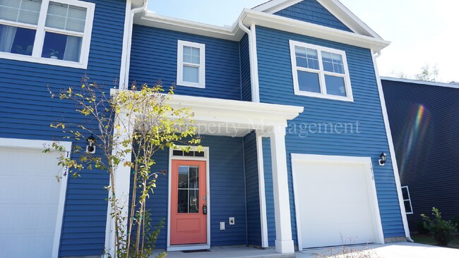 Building Photo - Beautiful, recently constructed 3BR/2.5BA ...