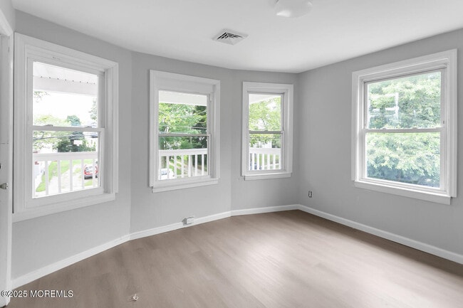 Building Photo - 1121 Sewall Ave