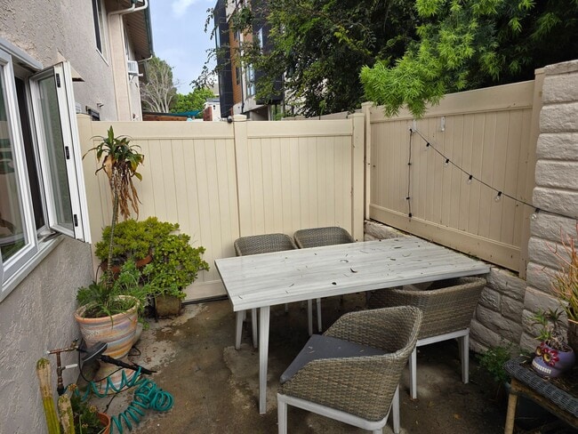 Building Photo - 2 bedroom home in downtown Carlsbad walking distance to the beach