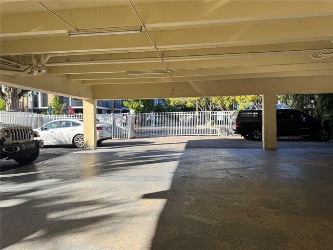 Building Photo - 5839 SW 74th Terrace