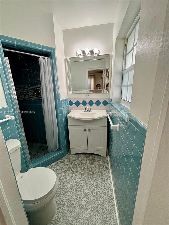 Building Photo - 130 Malaga Ave