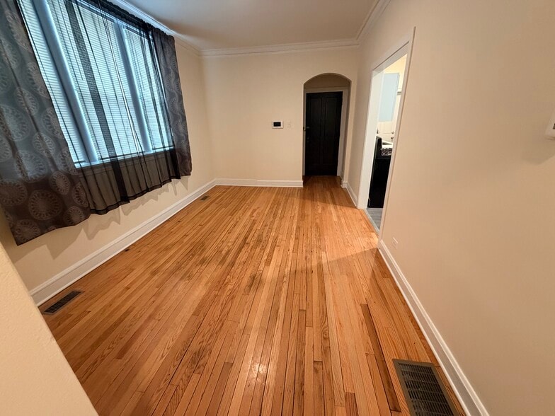 Building Photo - 9100 S Ashland Ave