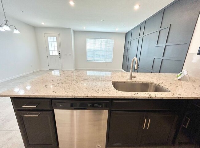 Building Photo - Luxurious 3/2.5 Modern Townhome with a Pri...