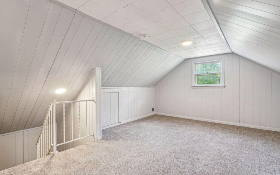 Building Photo - 4270 Broadway