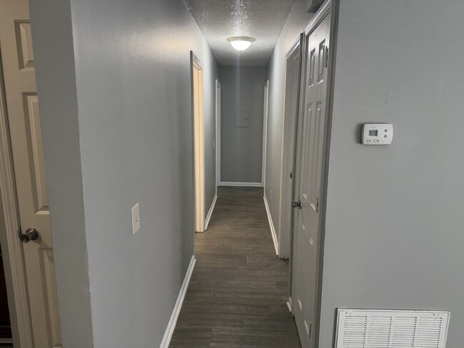 Building Photo - 2338 Brentwood St