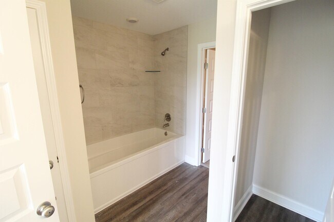 Building Photo - 6083 Forest Dr