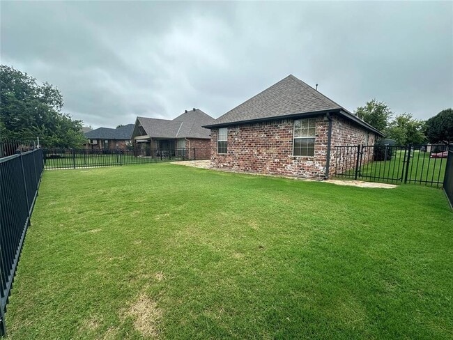 Building Photo - 15713 Traditions Blvd