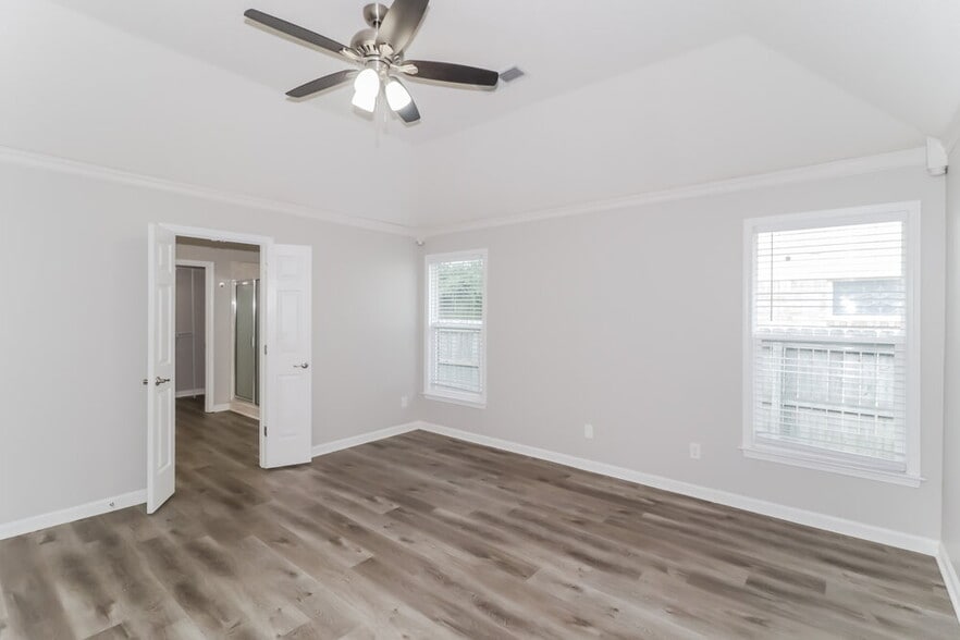 Building Photo - 9355 Helmsley Dr