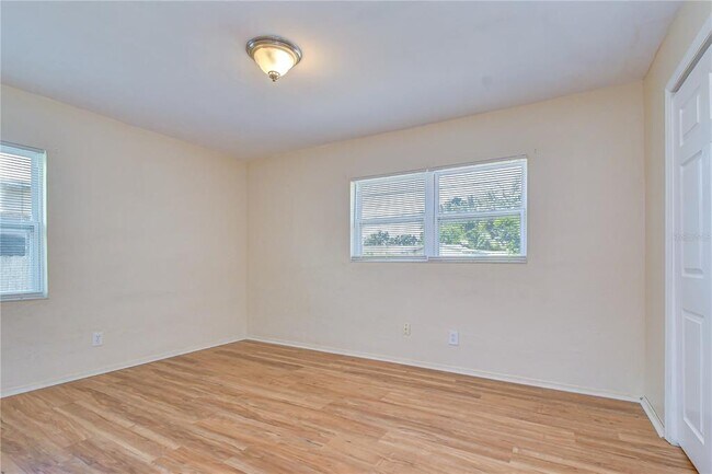 Building Photo - 5634 9th Ave N