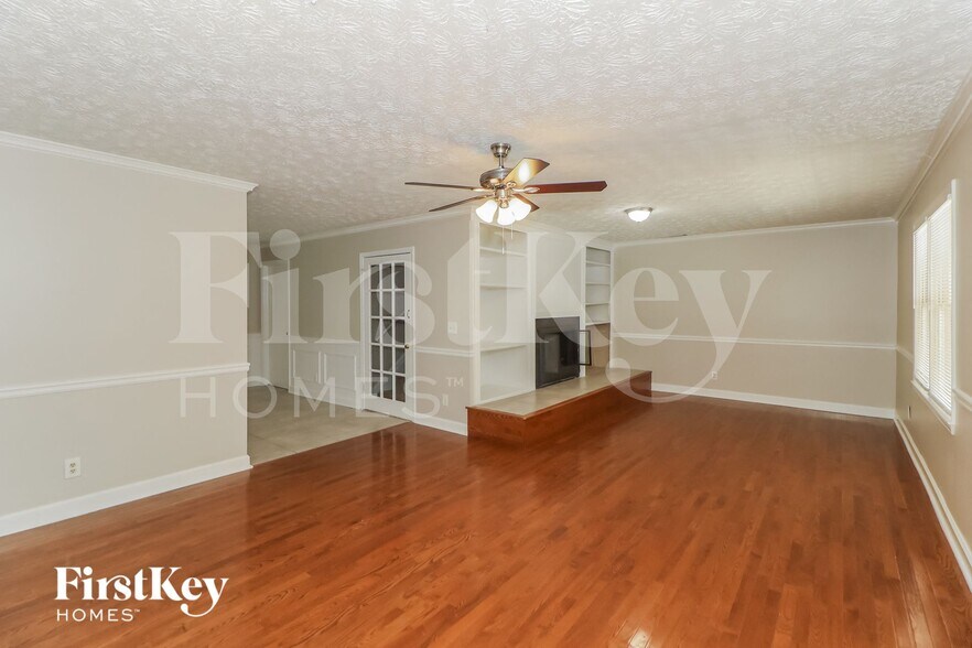 Building Photo - 2671 Pine Log Way