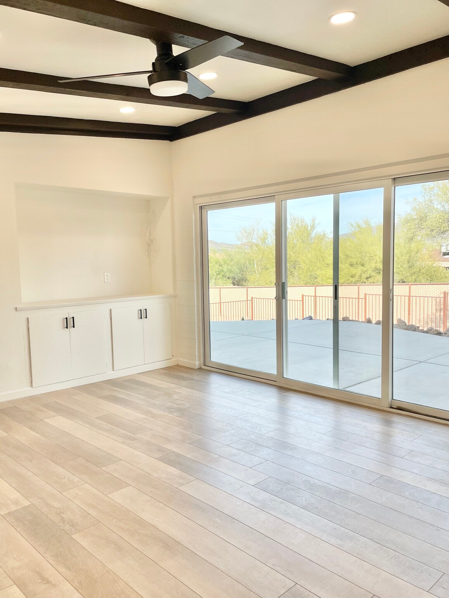 Building Photo - 37830 N Linda Dr