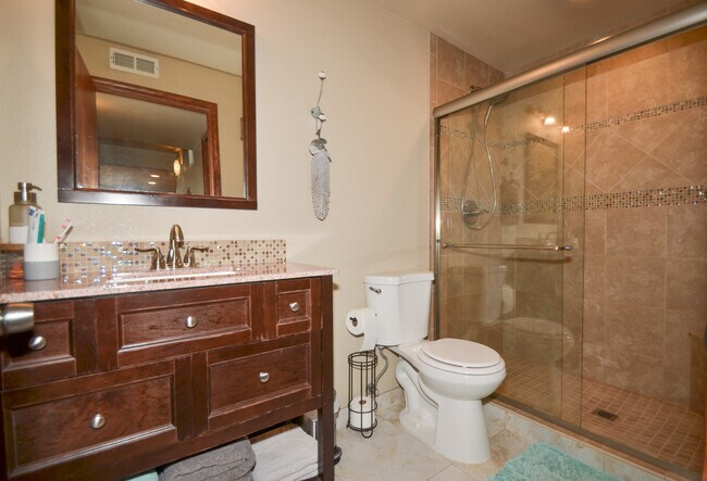 Building Photo - 7012 Hillock Dr