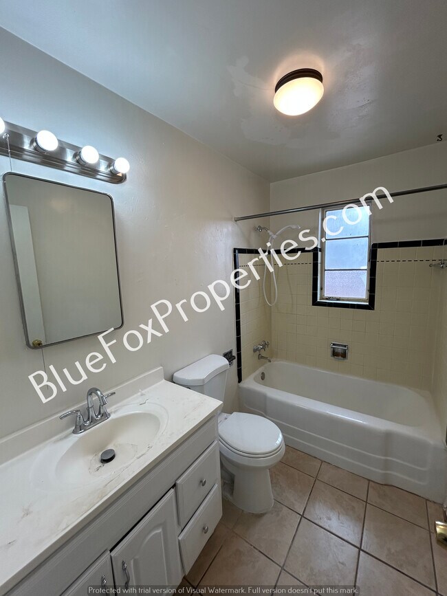 Building Photo - 2309 N Chrysler Dr