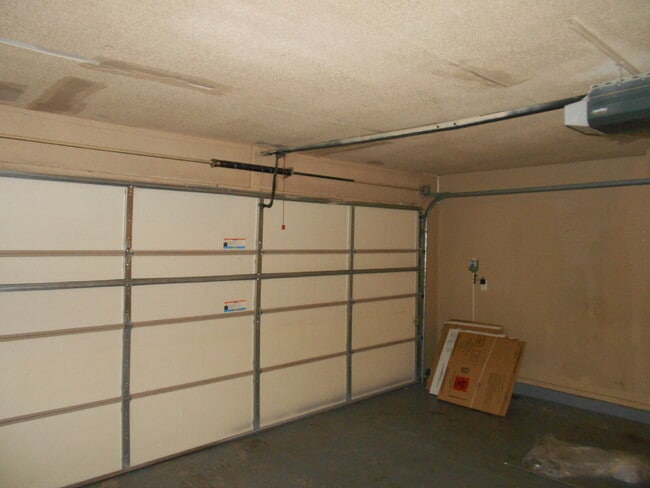 Building Photo - 2/2/2 - Quiet cul-de-sac street in Frenship District