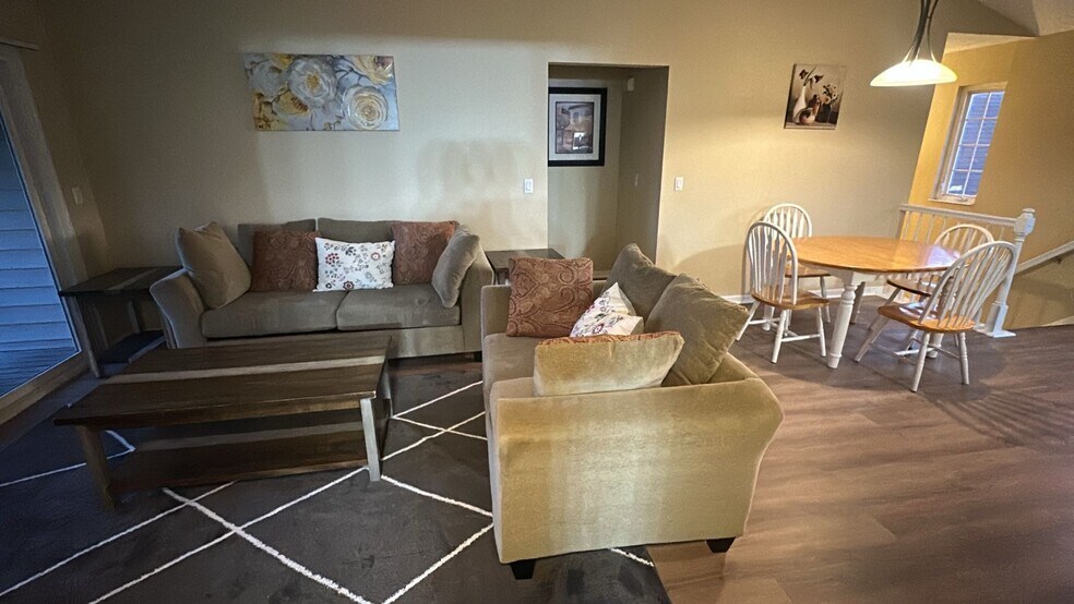 Building Photo - 4642 Court Yard Dr