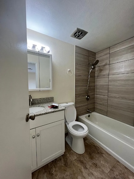 Building Photo - 7428 S Puget Sound Ave