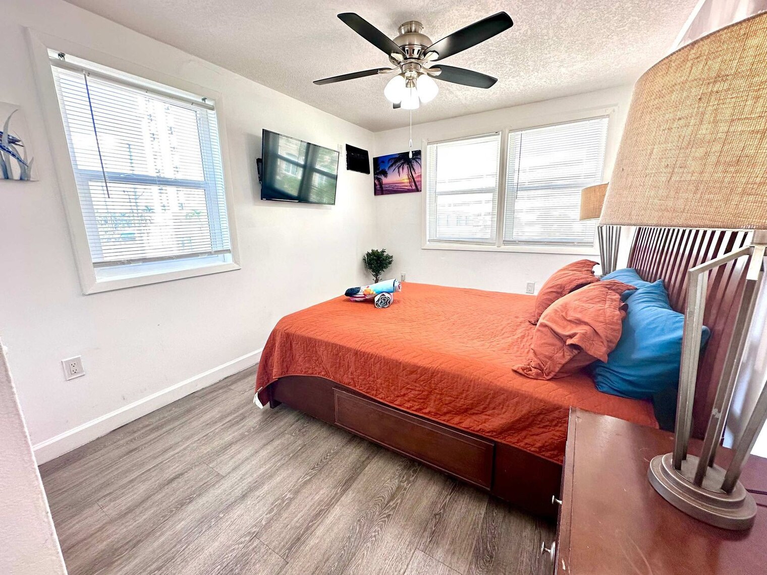 Building Photo - 324 Van Buren St