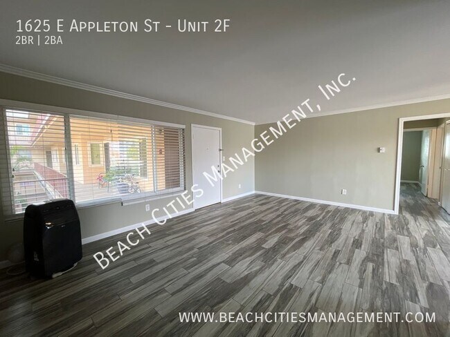 Building Photo - 1625 E Appleton St