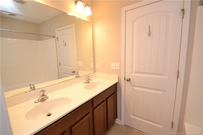 Building Photo - 327 Dove Cottage Ln