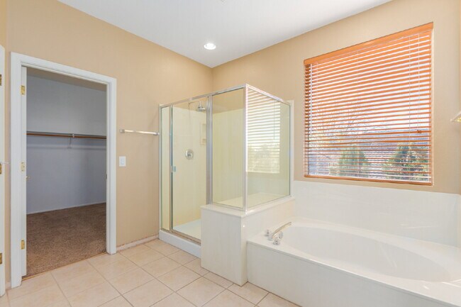 Building Photo - 1462 W. Roadrunner Dr.