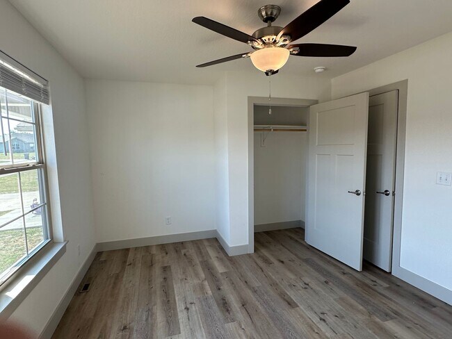 Building Photo - Now LEASING in Summit Pass! Available May 18, 2026!