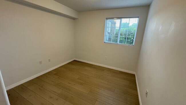 Building Photo - 1617 W Treille Ct