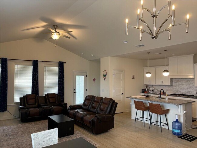 Building Photo - 5200 SW Kemptown Pl