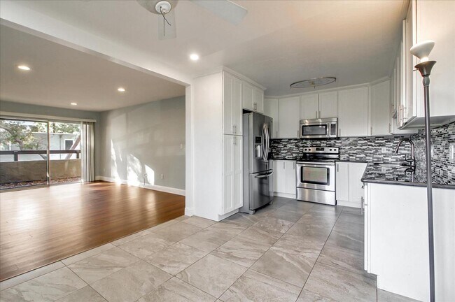 Building Photo - 280 Tradewinds Dr