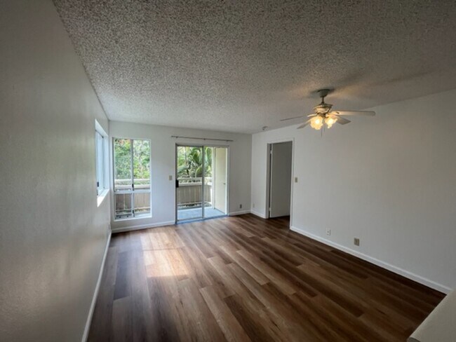 Building Photo - Newly Renovated 3 bedroom/2 bath with 2 pa...