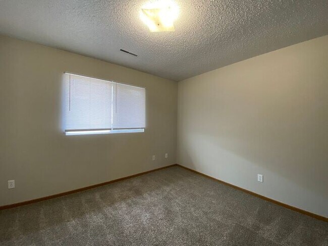 Building Photo - $1,050 | 2 Bedroom, 1 Bathroom Apartment | No Pets | Available for August 1st Move In!