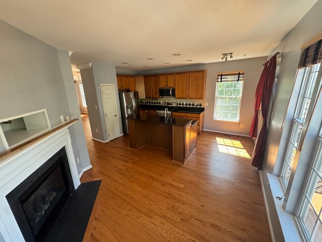 Building Photo - 700 Crooked Creek Dr