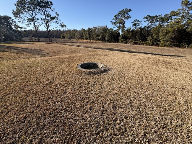 Building Photo - Florida Living Starts Here — Gated, Single-Story, Move-In Ready May 1!